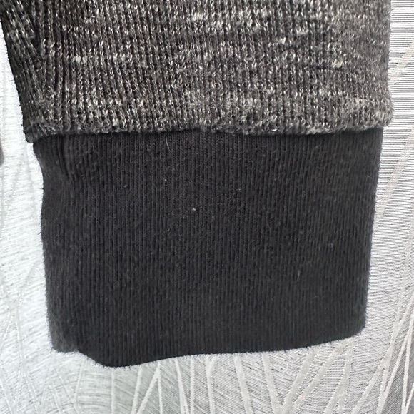 Old Navy Collared Sweater w/Single Button Closure @ Collar Black/Grey, Mens Med. - Picture 6 of 11